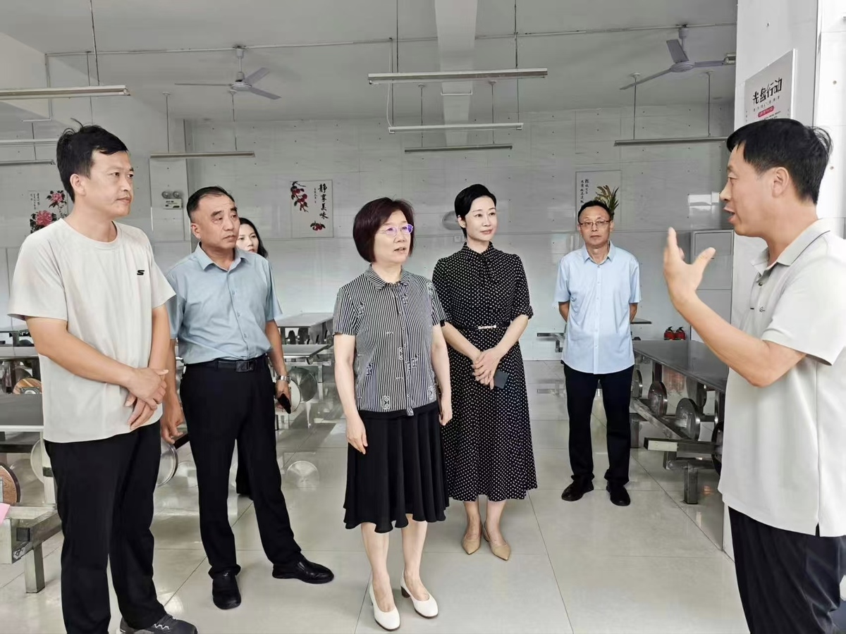 市政协副主席黄艳调研督办 农村中小学闲置校舍处置重点提案