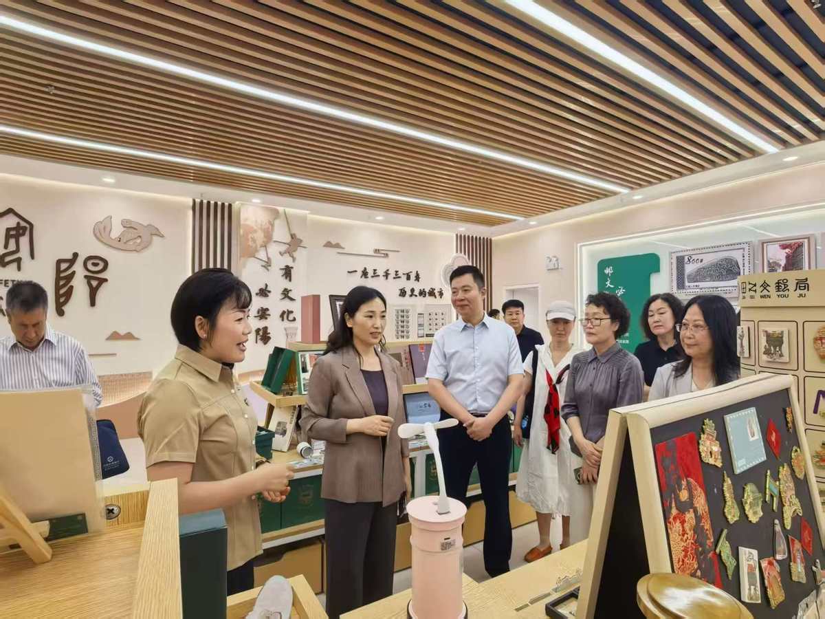 市政协副主席刘洁华带队开展课题调研活动