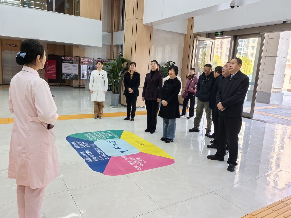 市政协副主席黄艳视察重点民生实事完成情况