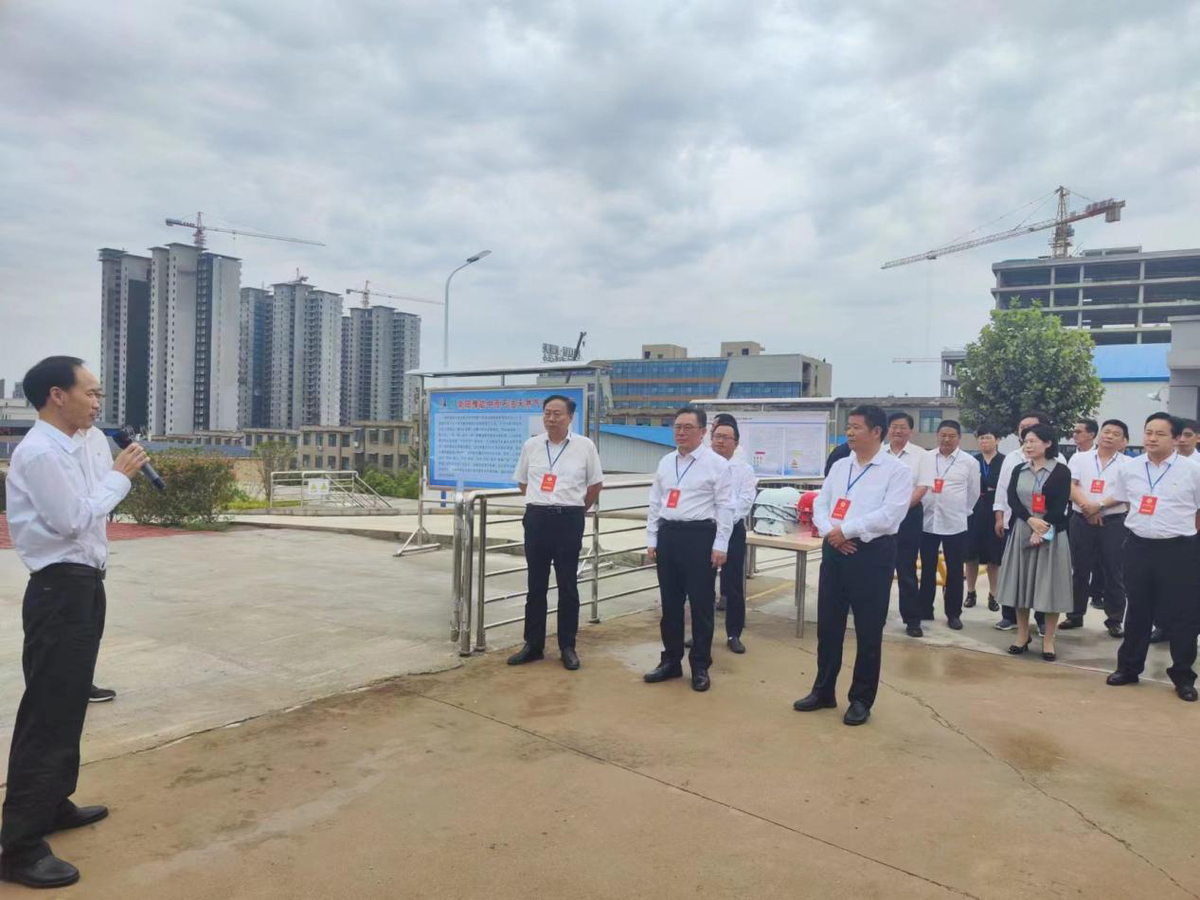 内乡县政协召开十一届六次常委会议