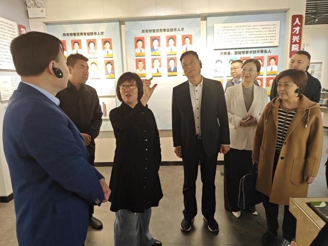 市政协副主席黄艳调研紧密型城市医疗集团建设情况