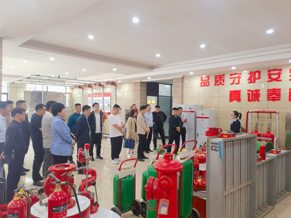 尉氏县政协召开“委员读书进企业 学用政策促发展”座谈会