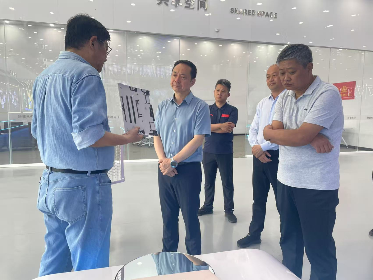 程若光带队围绕“加快推进我市人工智能人才队伍建设 助推我市经济高质量发展”开展调研