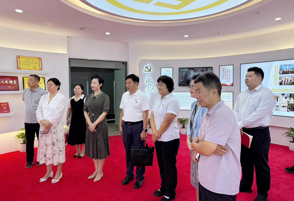 致敬劳模勇担当 履职为民践初心 --市政协机关第三、第四党支部联合开展主题党日共建活动