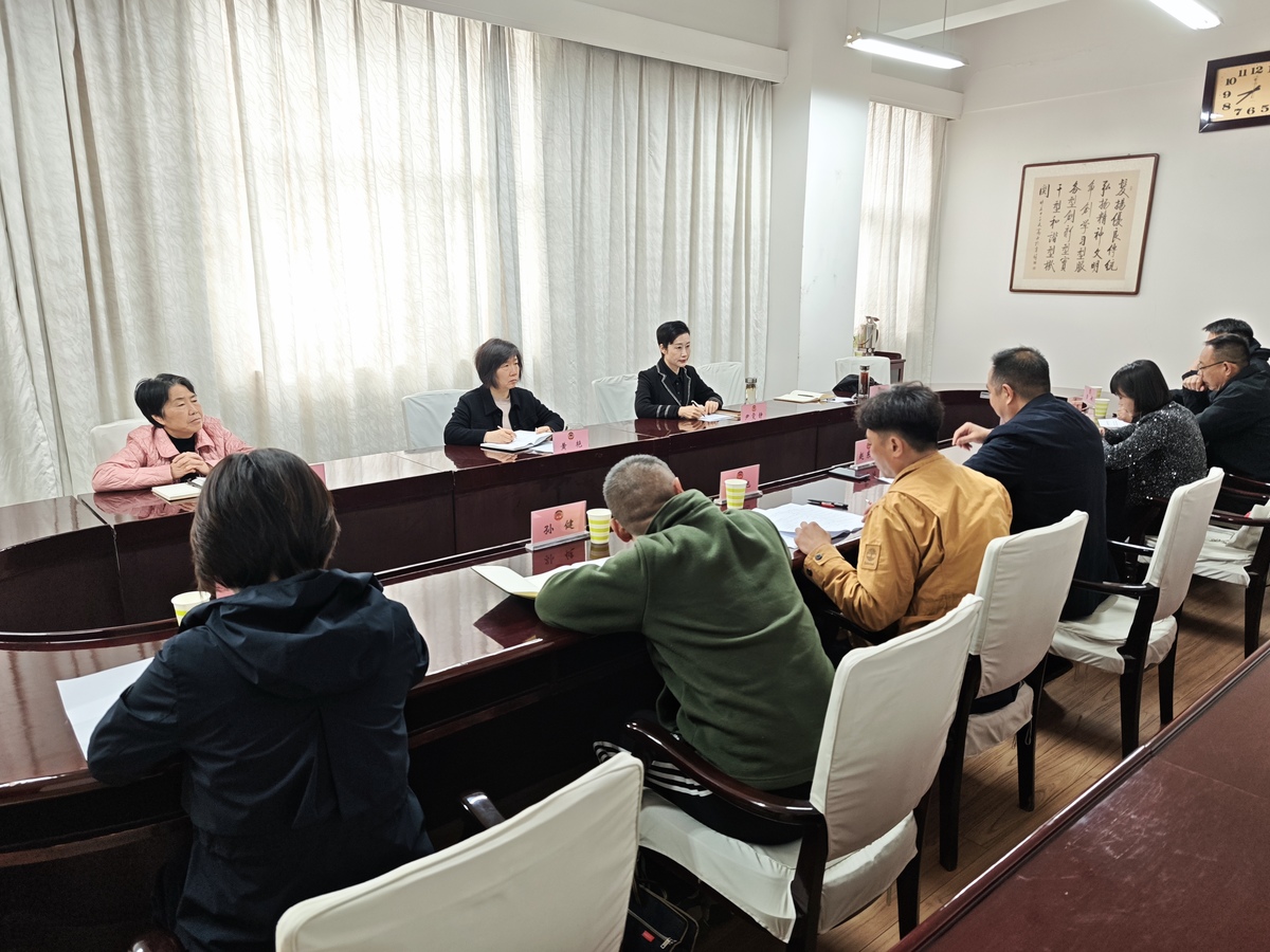 市政协副主席黄艳调研全民健身工作