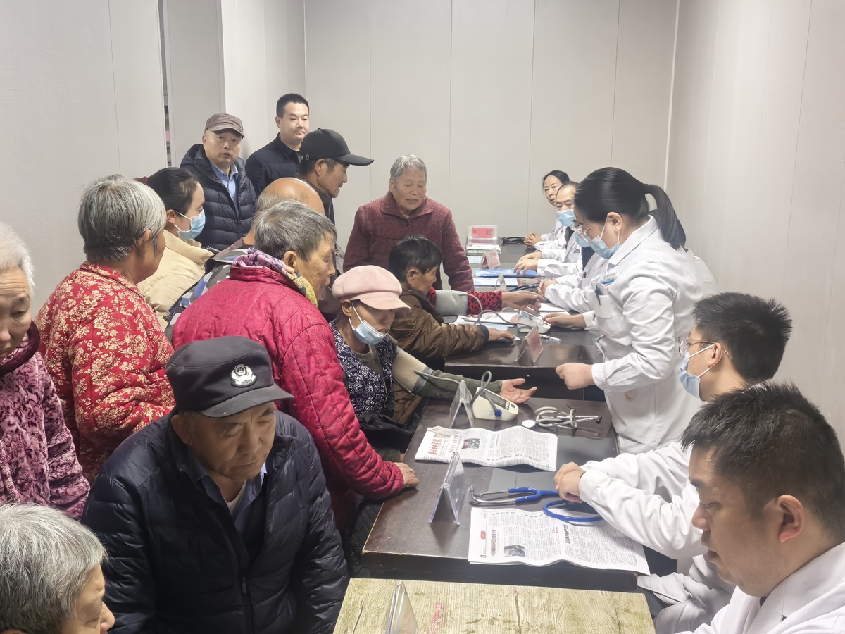九九重阳暖桑榆，健康义诊护安康——市政协机关深入汤阴县韩庄镇东酒寺村开展义诊志愿活动