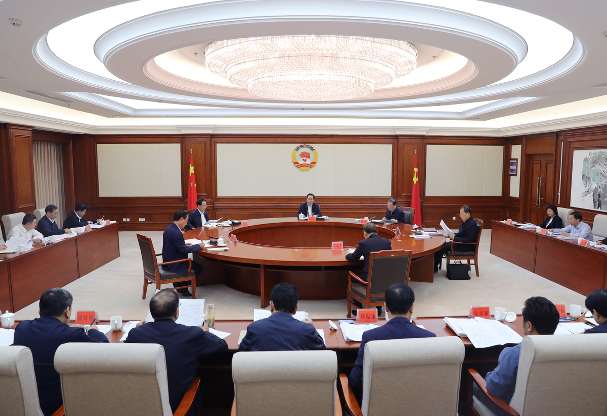孔昌生主持召开省政协党组扩大会议和主席会议 认真贯彻习近平总书记重要讲话精神 为推动高质量发展谋良策聚合力