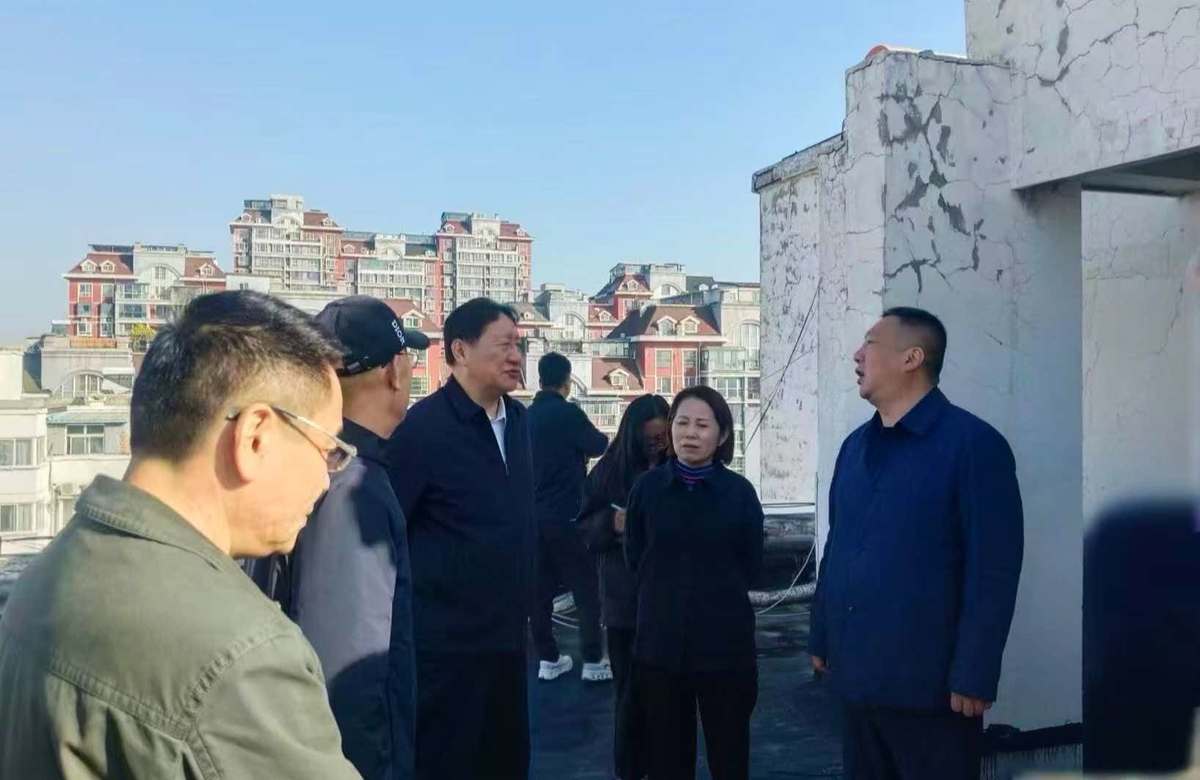 市政协开展“推进住宅老旧电梯更新改造” 重点民生实事视察活动