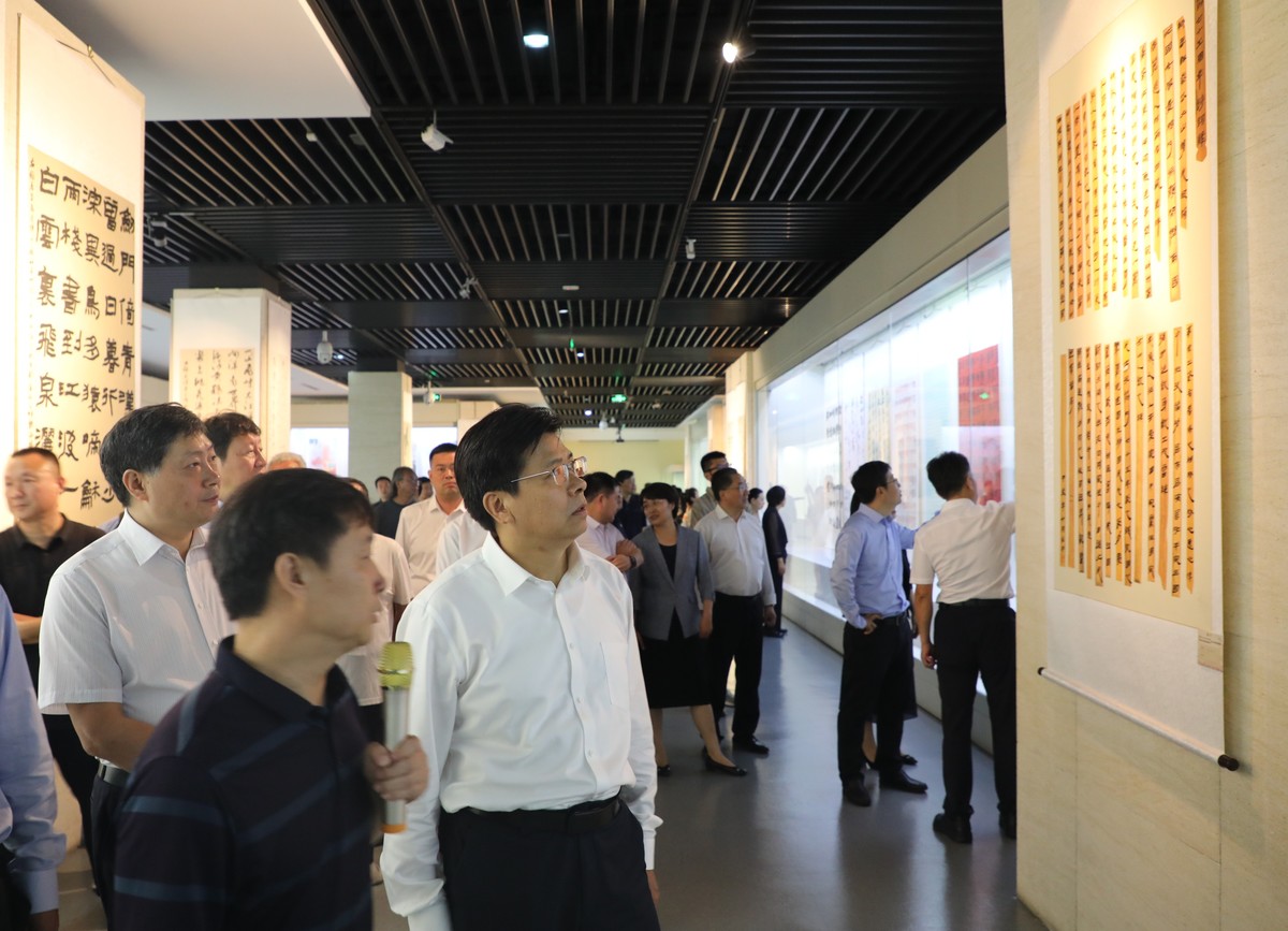 安阳市庆祝中华人民共和国成立75周年和人民政协成立75周年书画摄影作品展开幕