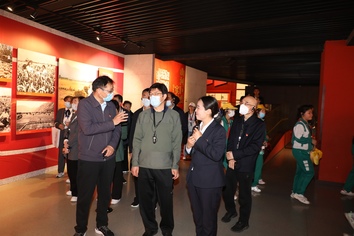 重温入党誓词 追寻初心使命<br>省政协委员联络委员会分党组暨办公室党支部与安阳市政协机关第一党支部联合开展主题党日活动