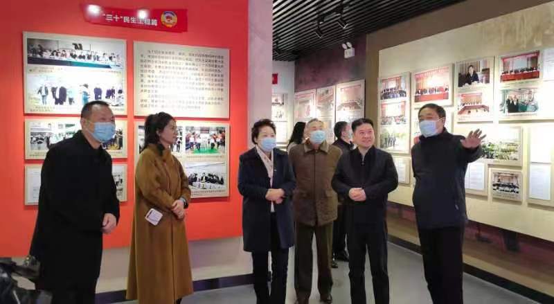 市关工委执行主任葛爱美一行参观市政协文史馆