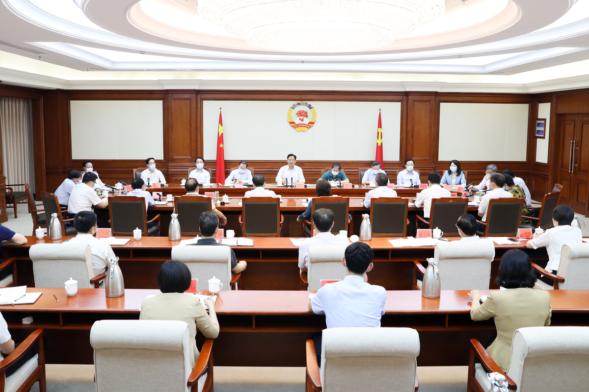 刘伟主持召开省政协党组会议 传达学习习近平总书记重要讲话和全省领导干部会议精神