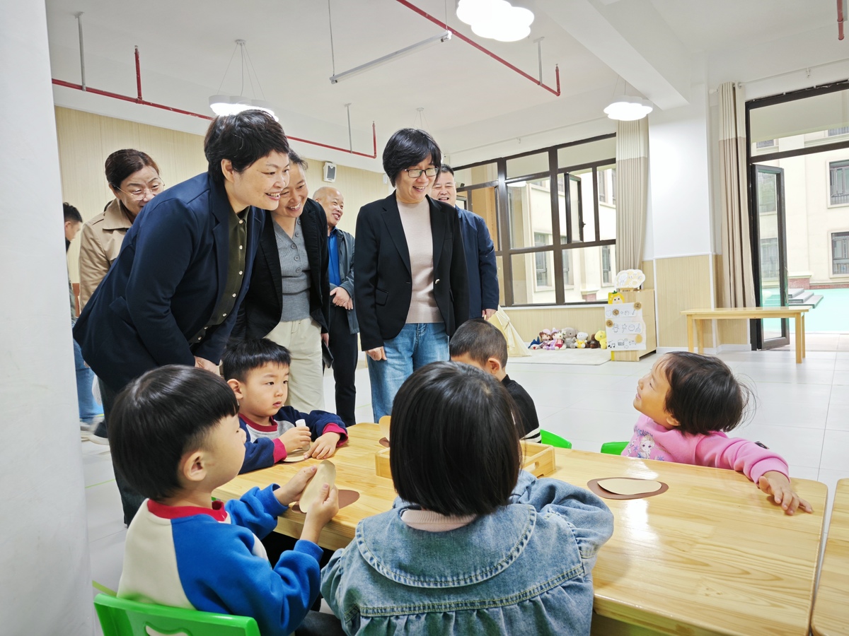 市政协副主席黄艳调研督导基础教育扩容 和改善义务教育学校办学条件工作