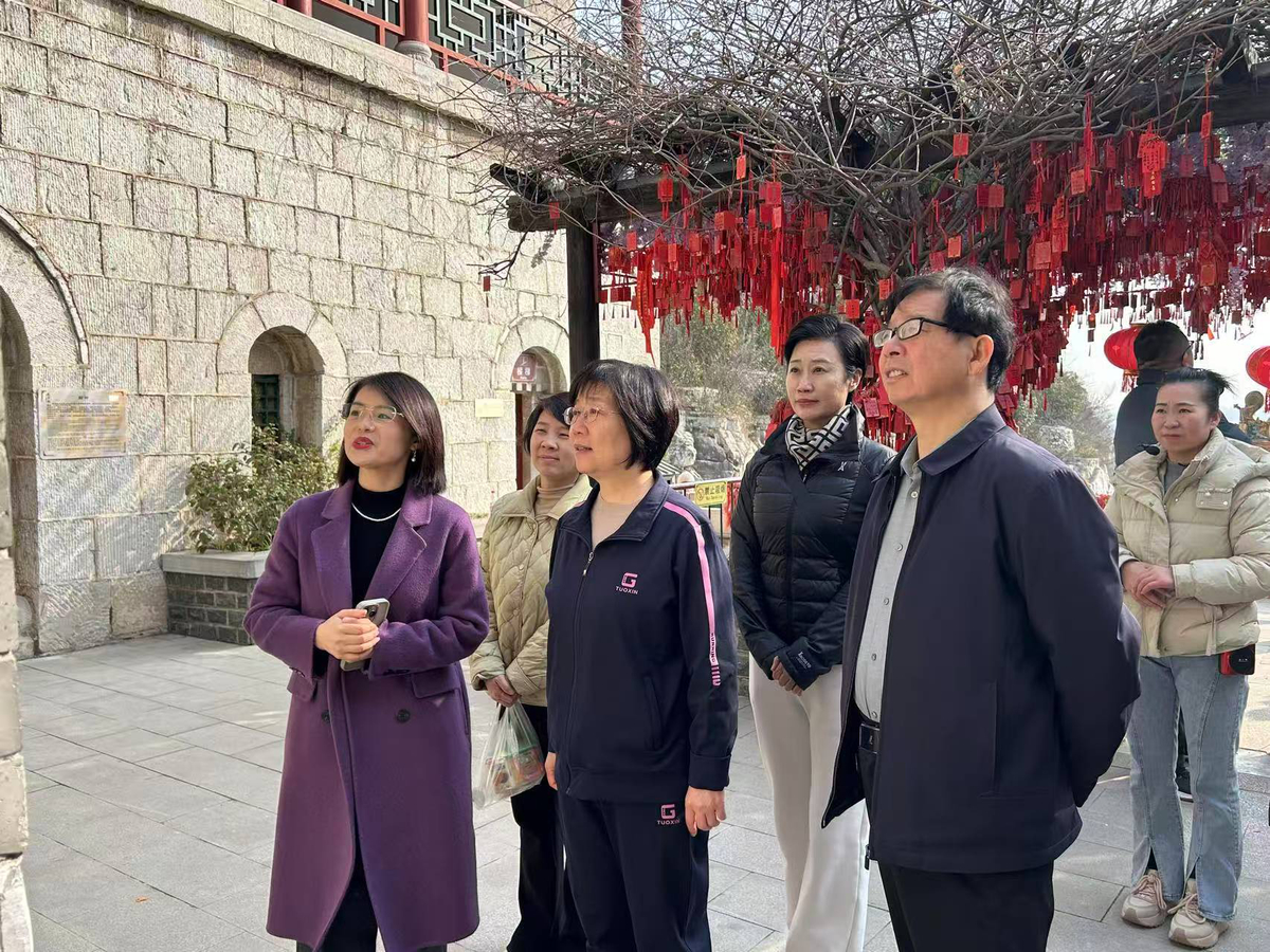 巾帼绽芳华 登高展风采 ——市政协机关组织开展登山踏青活动