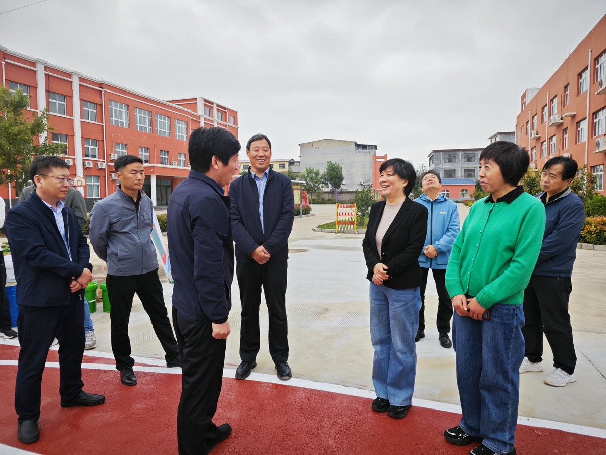 市政协副主席黄艳调研督导基础教育扩容 和改善义务教育学校办学条件工作