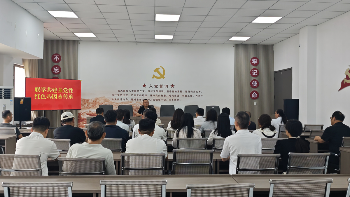 联学共建强党性·红色基因永传承——市政协机关一支部、五支部与亚龙湾社区党支部联合开展主题党日活动