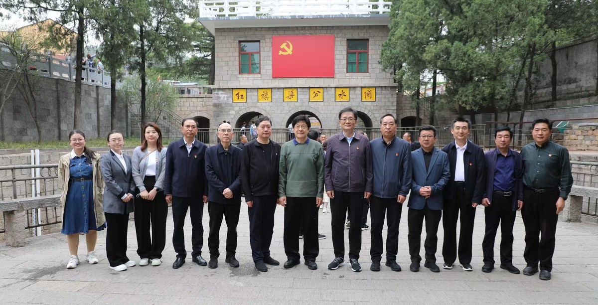 重温入党誓词 追寻初心使命<br>省政协委员联络委员会分党组暨办公室党支部与安阳市政协机关第一党支部联合开展主题党日活动