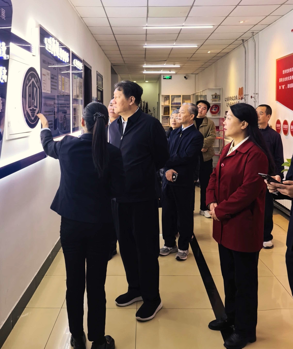 市政协开展“推进住宅老旧电梯更新改造” 重点民生实事视察活动
