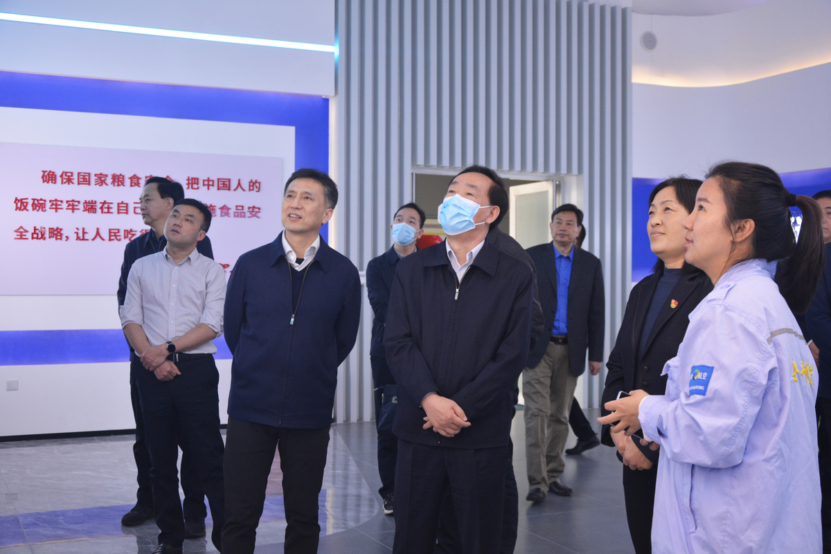 积极推进农业强省建设 促进农业农村事业健康发展<br> ——省政协课题组调研我市农业强省建设情况